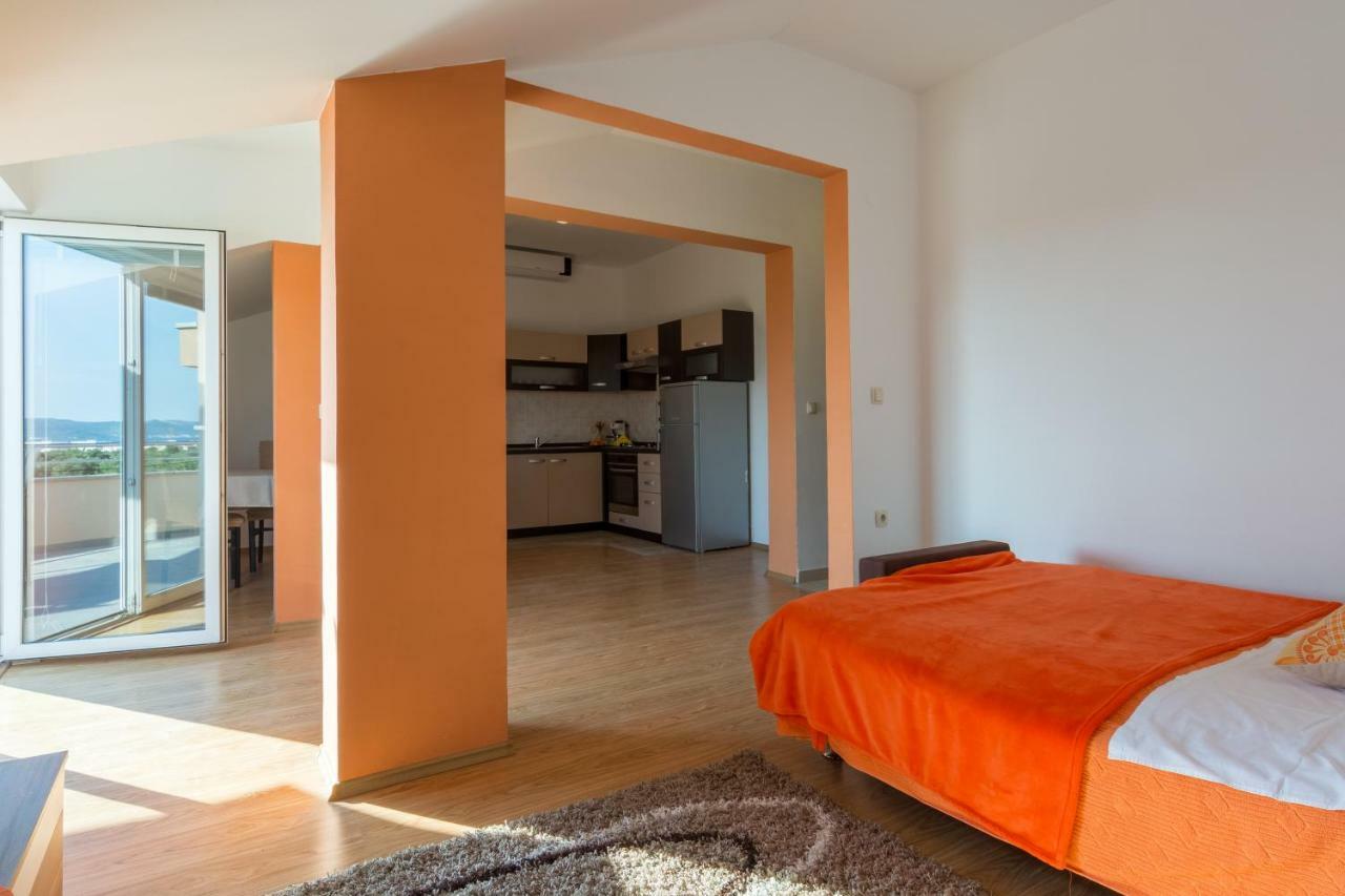Apartments Lotus Sukošan Exteriör bild
